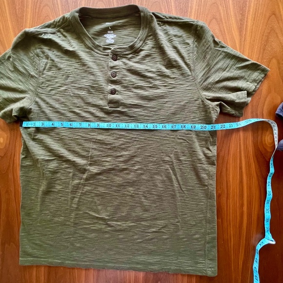 Like new. Set of 2 Sonoma Heathered Olive green & Grey 3 Button Henley- Men's L - Picture 5 of 11